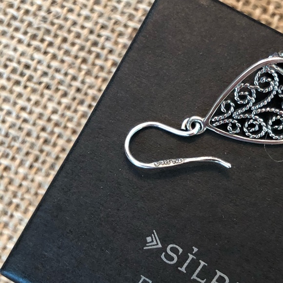 RETIRED Silpada Filigree Teardrop .925 Sterling Silver Garnet Dangle Earrings - Picture 6 of 6